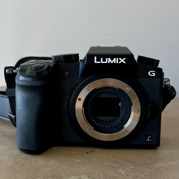 Panasonic Lumix G7 Body FOR PARTS (Faulty Shutter)+ Origin.Battery & EU Charger - Picture 2 of 8